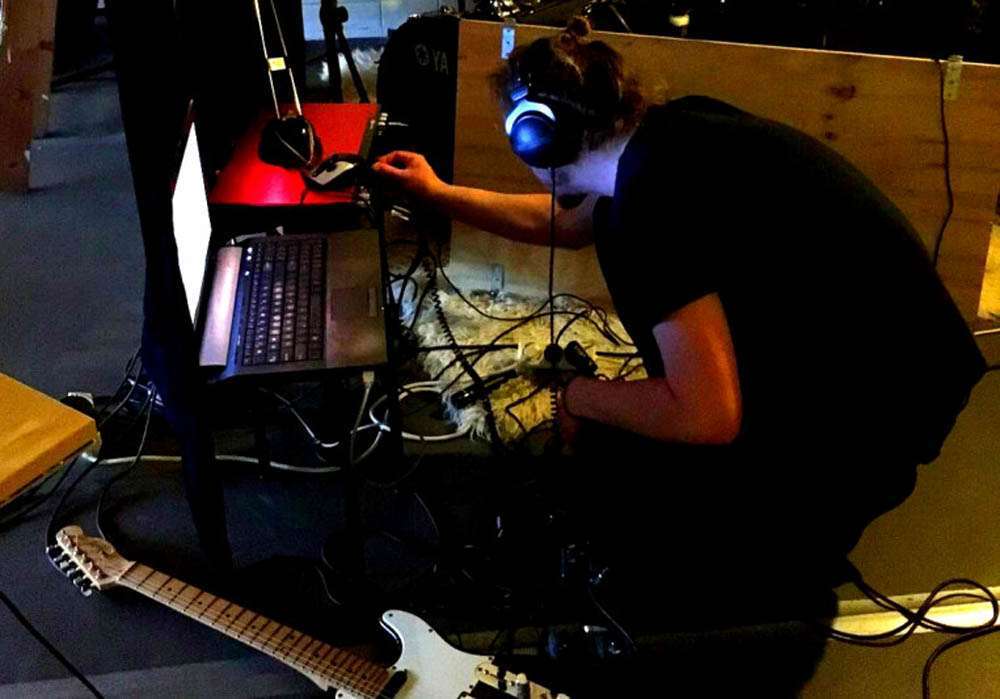 Jornt Duyx Draait Aan Preamp